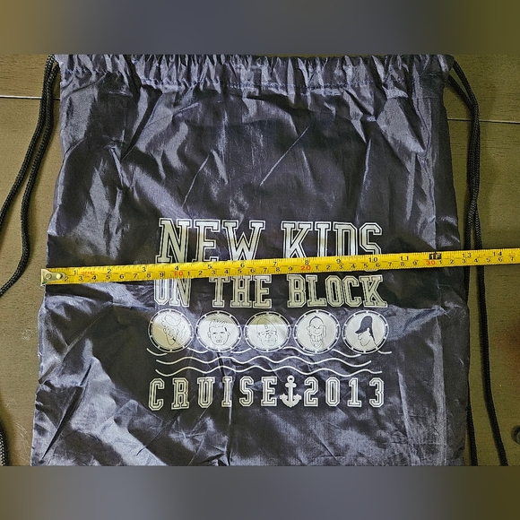 New Kids On The Block 2013 Cruise Drawstring Backpack,Visor, Chapstick Holder - Picture 3 of 5